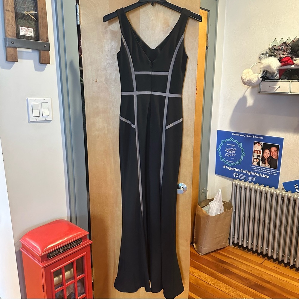 White House Black Market Black Gown NWT size 4 - Picture 12 of 14